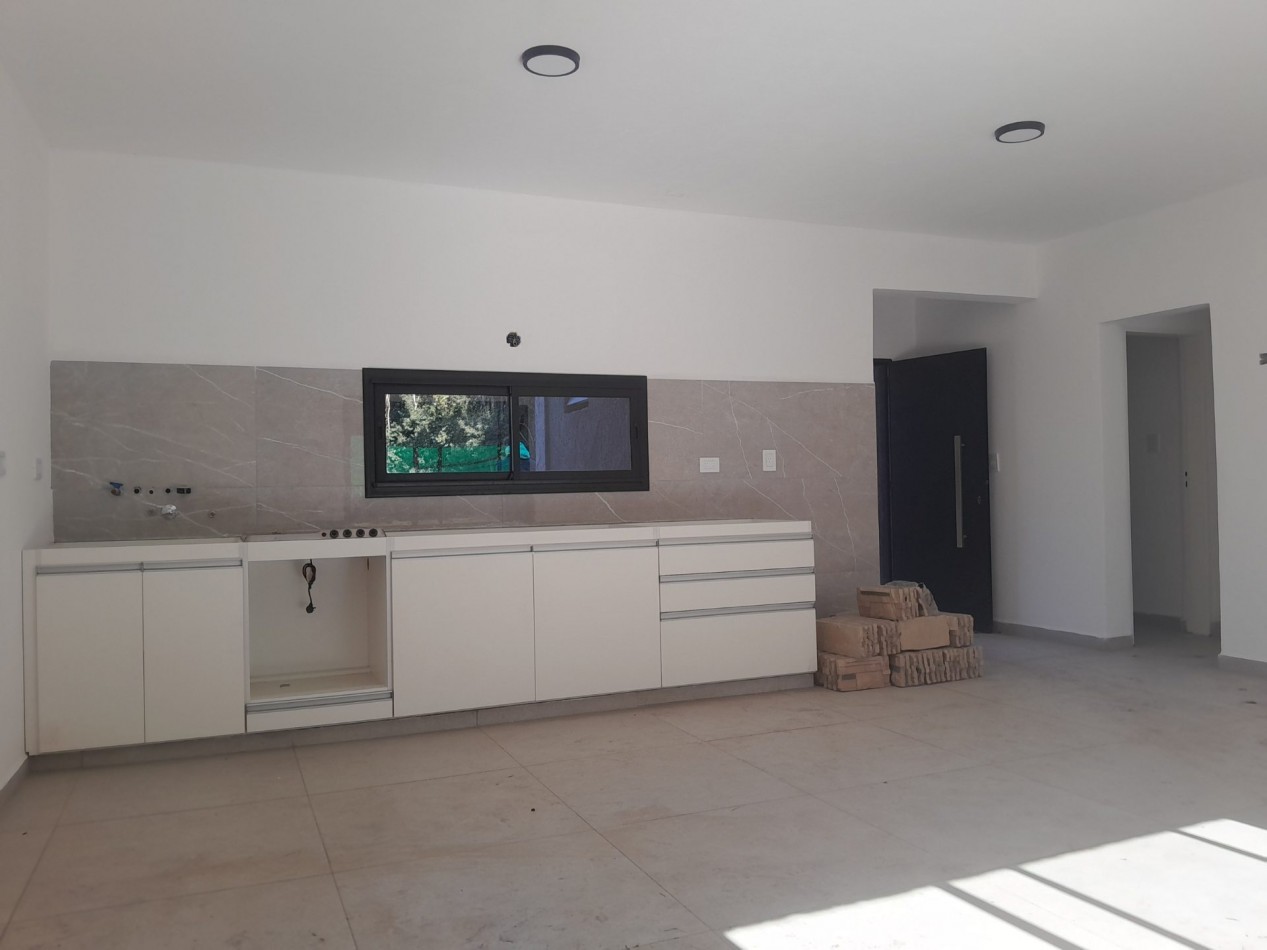 VENDO CASA 2 DORM. A ESTRENAR B° VILLA CATALINA