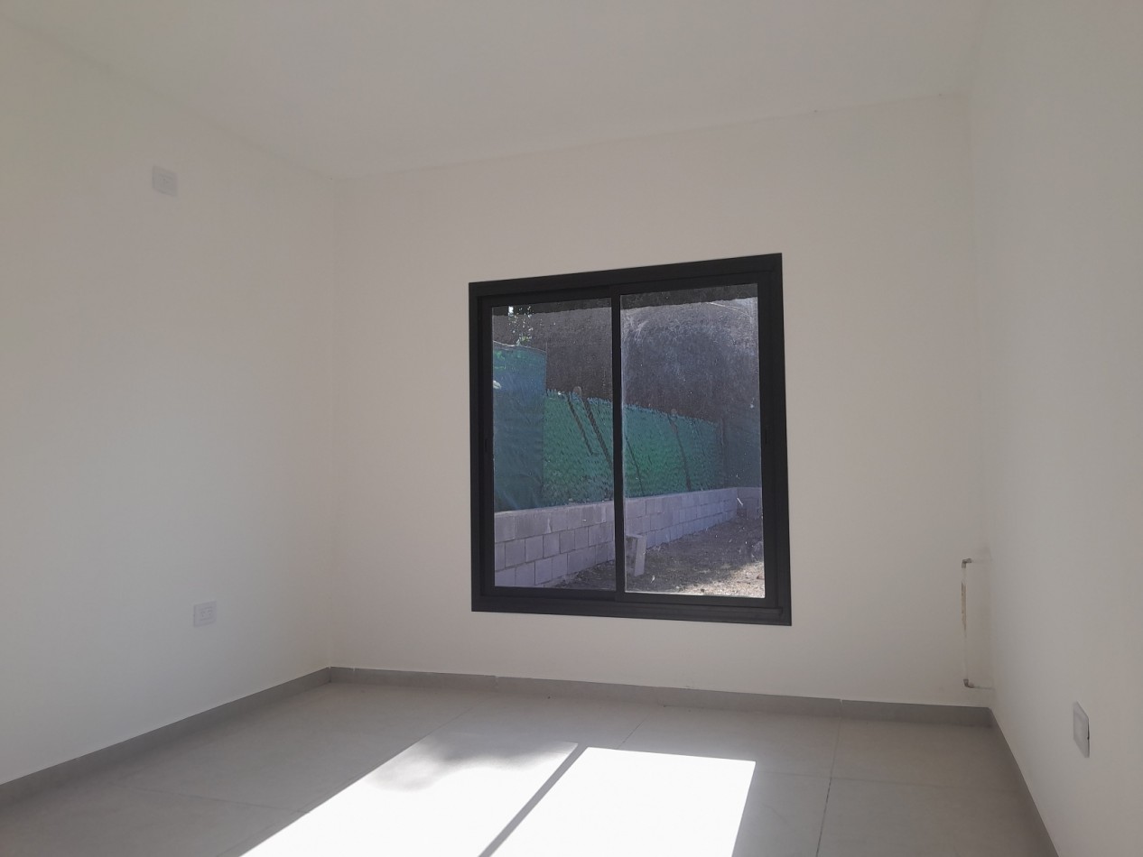 VENDO CASA 2 DORM. A ESTRENAR B° VILLA CATALINA