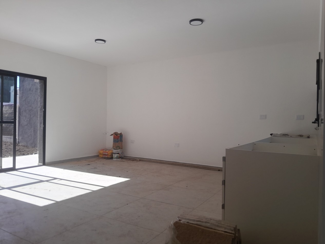 VENDO CASA 2 DORM. A ESTRENAR B° VILLA CATALINA