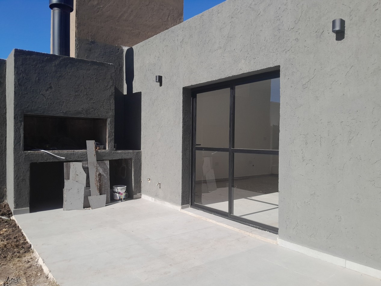 VENDO CASA 2 DORM. A ESTRENAR B° VILLA CATALINA