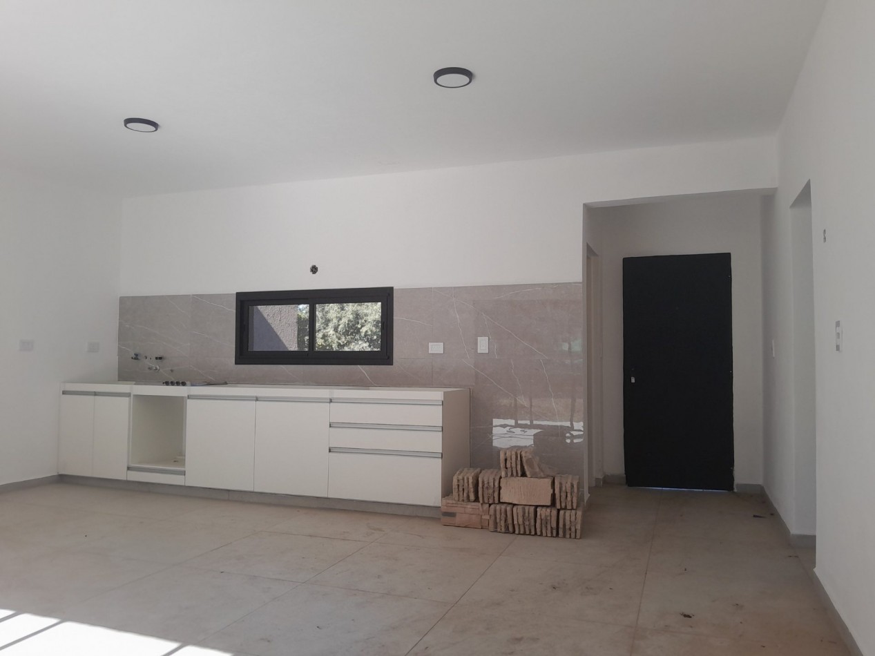VENDO CASA 2 DORM. A ESTRENAR B° VILLA CATALINA