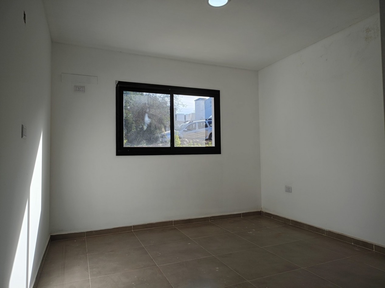 VENDO CASA 2 DORM. B° VILLA CATALINA. ETAPA ECO. A ESTRENAR.