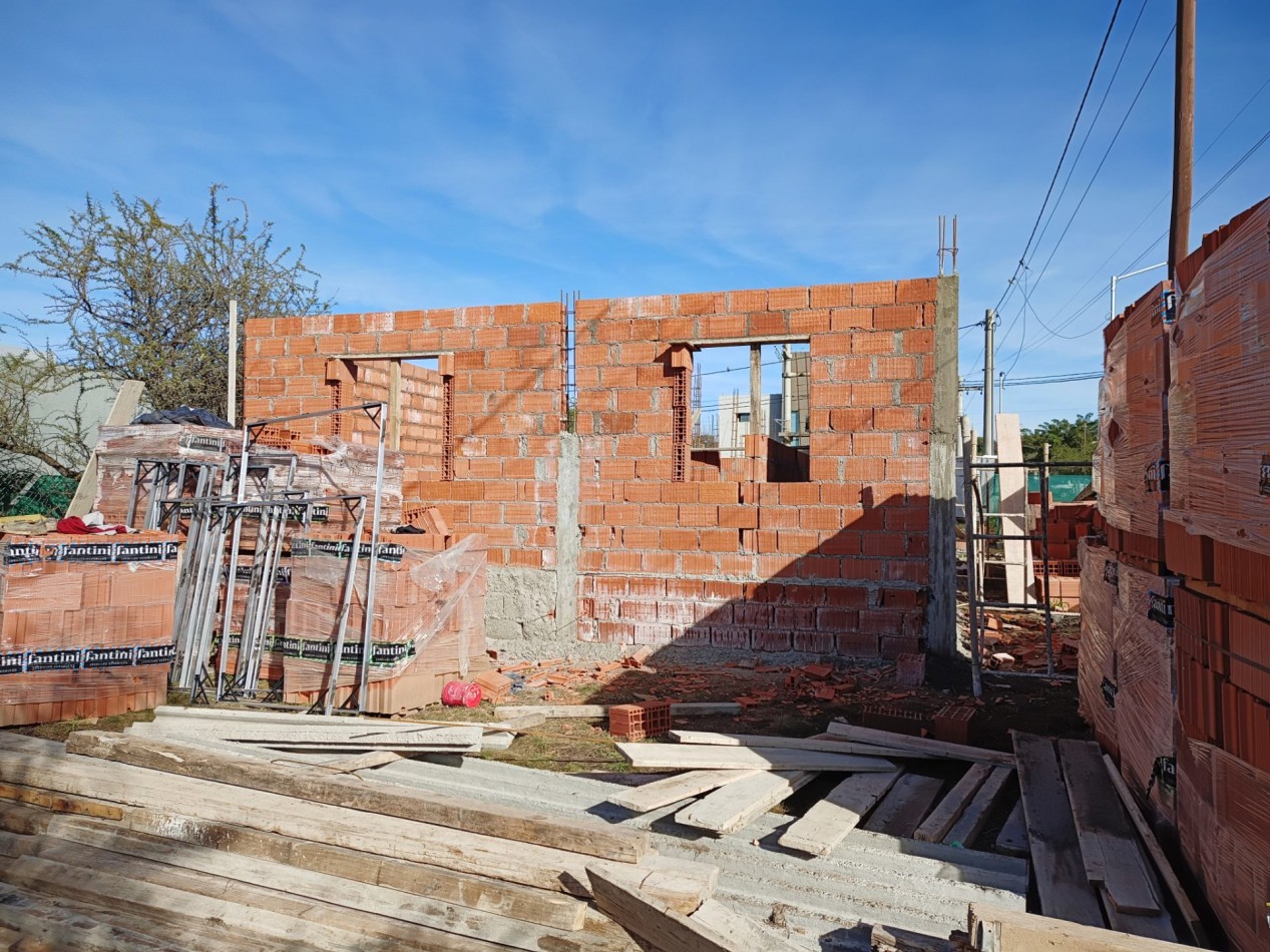 Vendo casa de 3 dormitorios a estrenar en Villa Catalina.