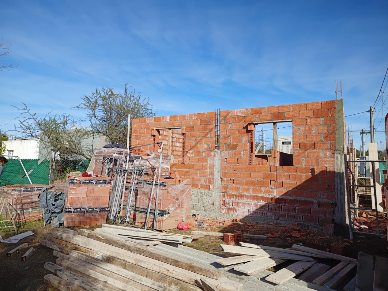 Vendo casa de 3 dormitorios a estrenar en Villa Catalina.