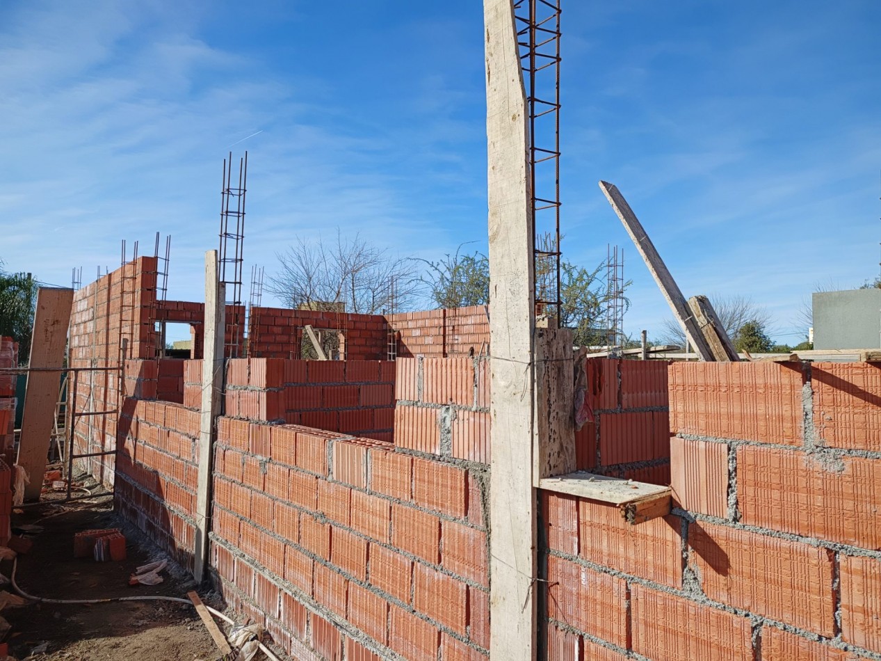 Vendo casa de 3 dormitorios a estrenar en Villa Catalina.