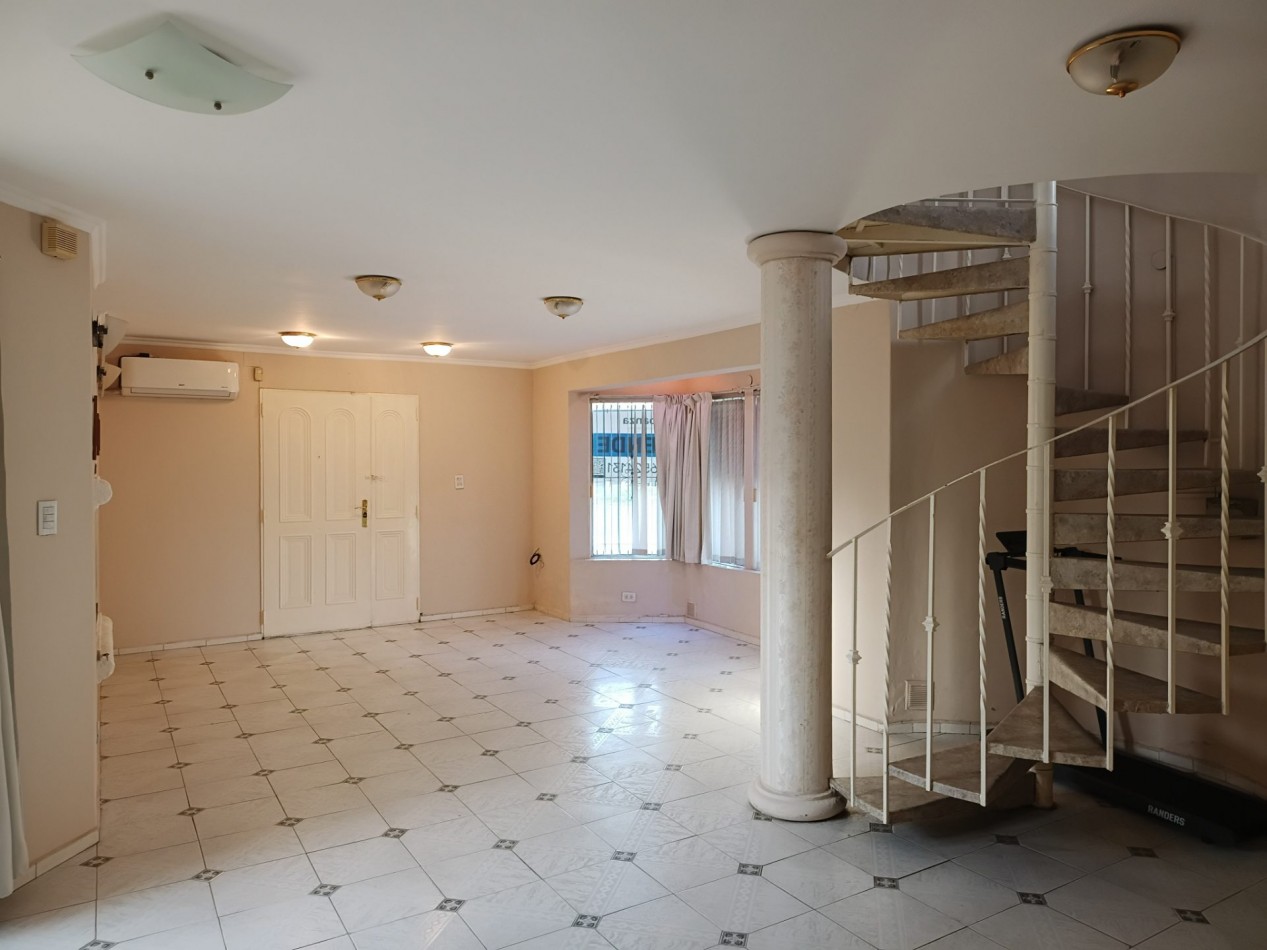 VENDO HERMOSA CASA 3 DORM. B° MARQUES DE SOBREMONTE. APTA CREDITO