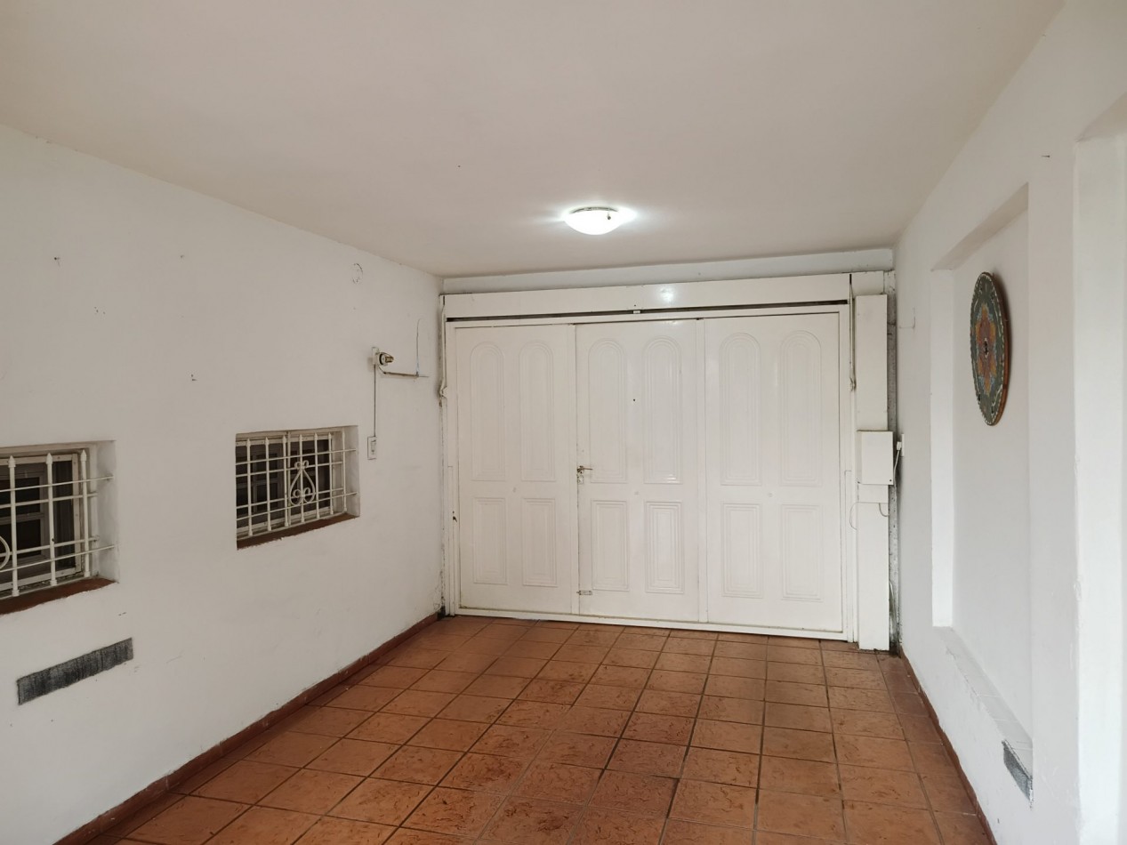 VENDO HERMOSA CASA 3 DORM. B° MARQUES DE SOBREMONTE. APTA CREDITO