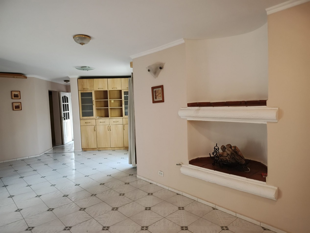 VENDO HERMOSA CASA 3 DORM. B° MARQUES DE SOBREMONTE. APTA CREDITO