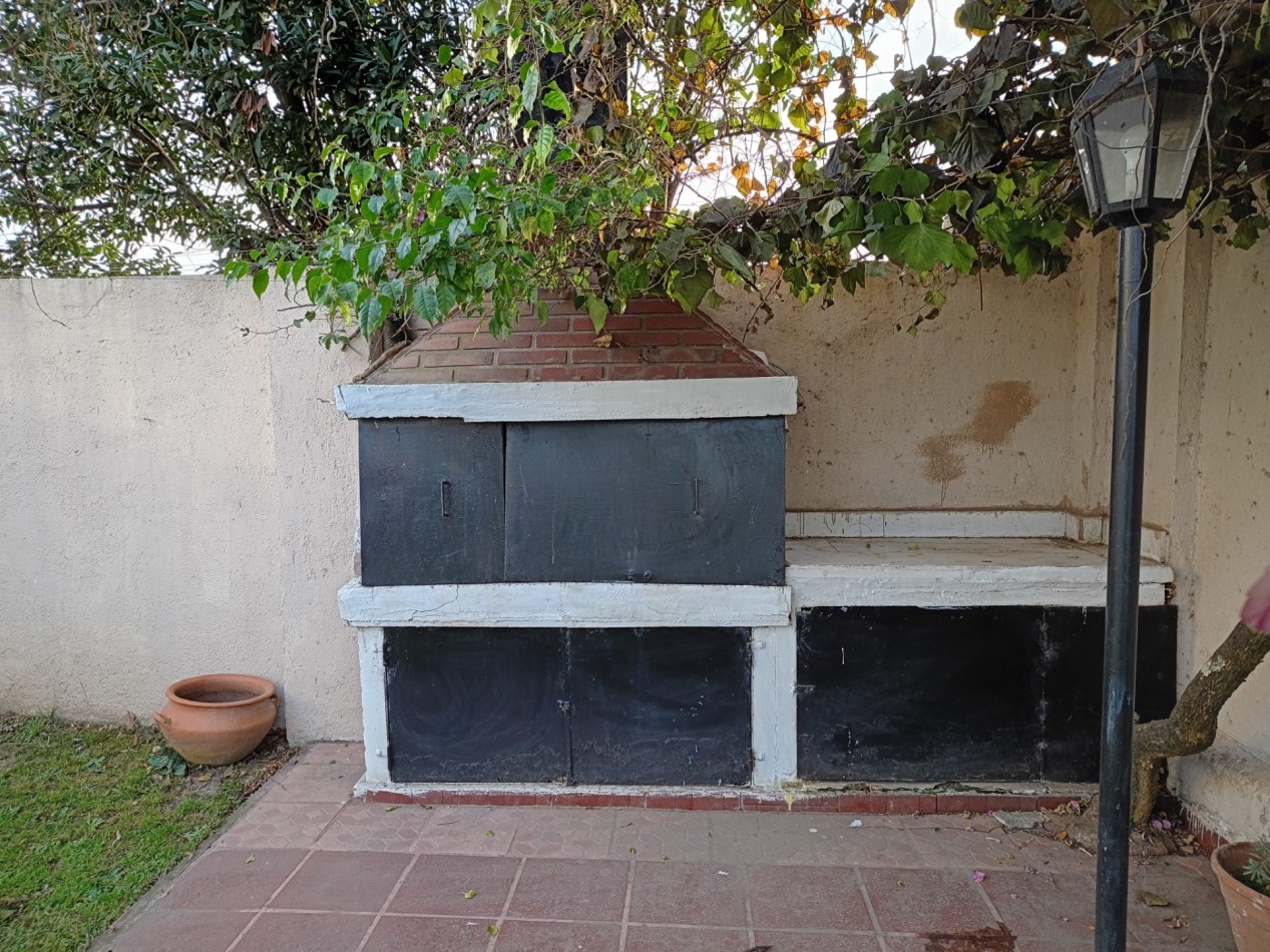 VENDO HERMOSA CASA 3 DORM. B° MARQUES DE SOBREMONTE. APTA CREDITO