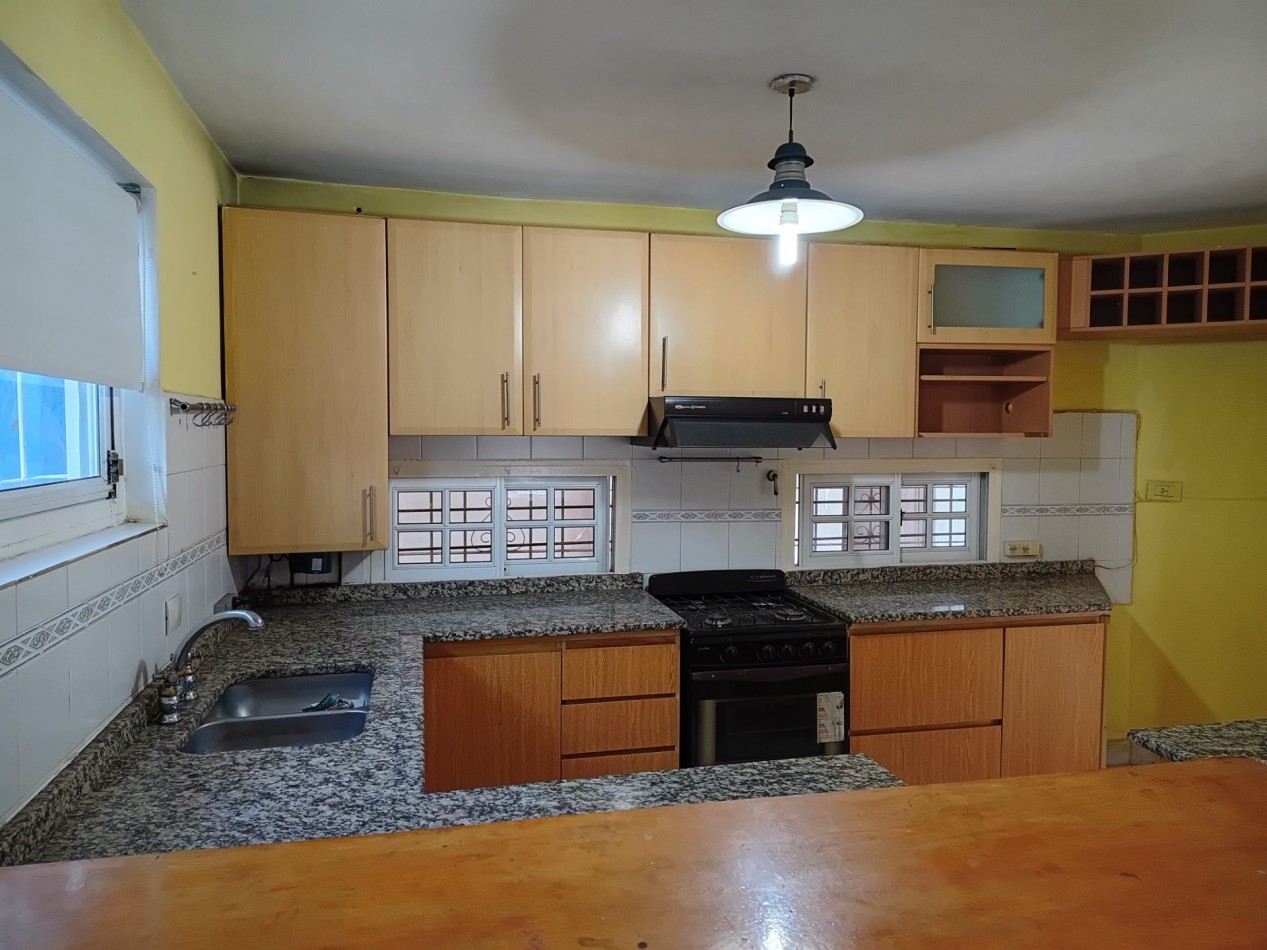 VENDO HERMOSA CASA 3 DORM. B° MARQUES DE SOBREMONTE. APTA CREDITO