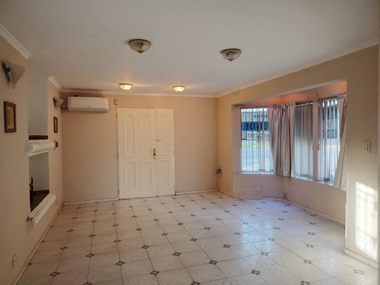 VENDO HERMOSA CASA 3 DORM. B° MARQUES DE SOBREMONTE. APTA CREDITO