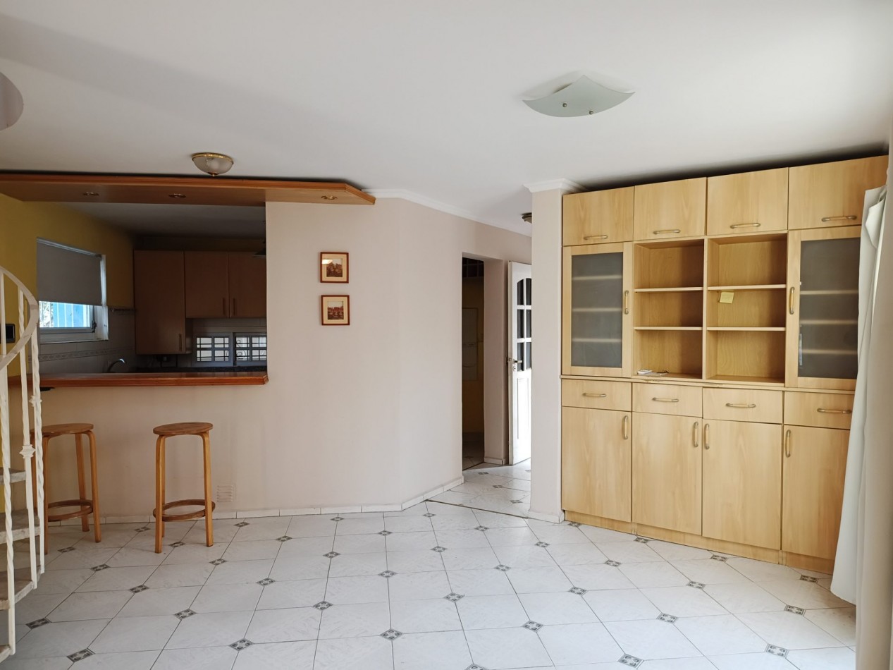 VENDO HERMOSA CASA 3 DORM. B° MARQUES DE SOBREMONTE. APTA CREDITO