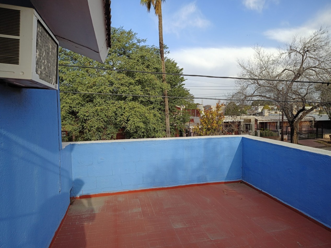 VENDO HERMOSA CASA 3 DORM. B° MARQUES DE SOBREMONTE. APTA CREDITO