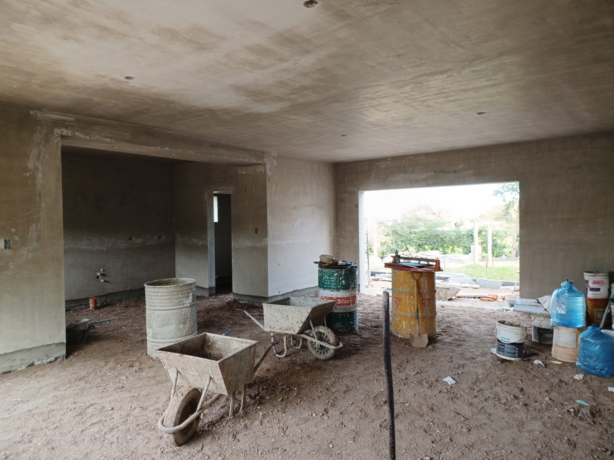 VENDO CASA 3 DORM. A ESTRENAR B° BELA VISTA