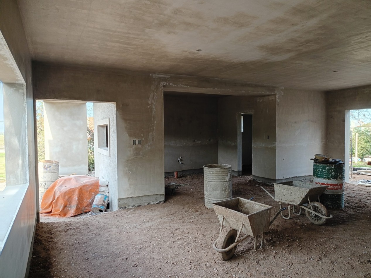VENDO CASA 3 DORM. A ESTRENAR B° BELA VISTA