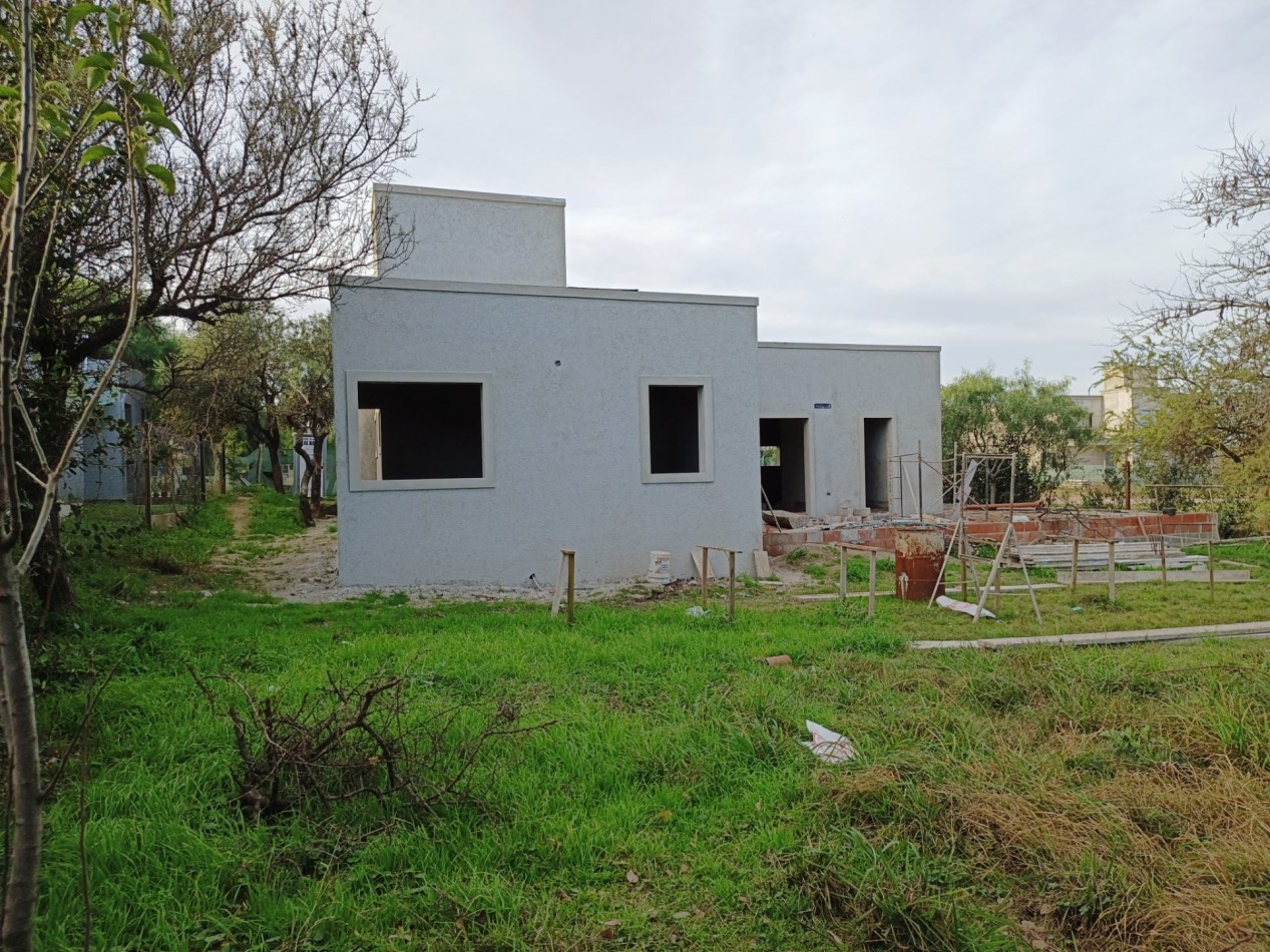 VENDO CASA 3 DORM. A ESTRENAR B° BELA VISTA