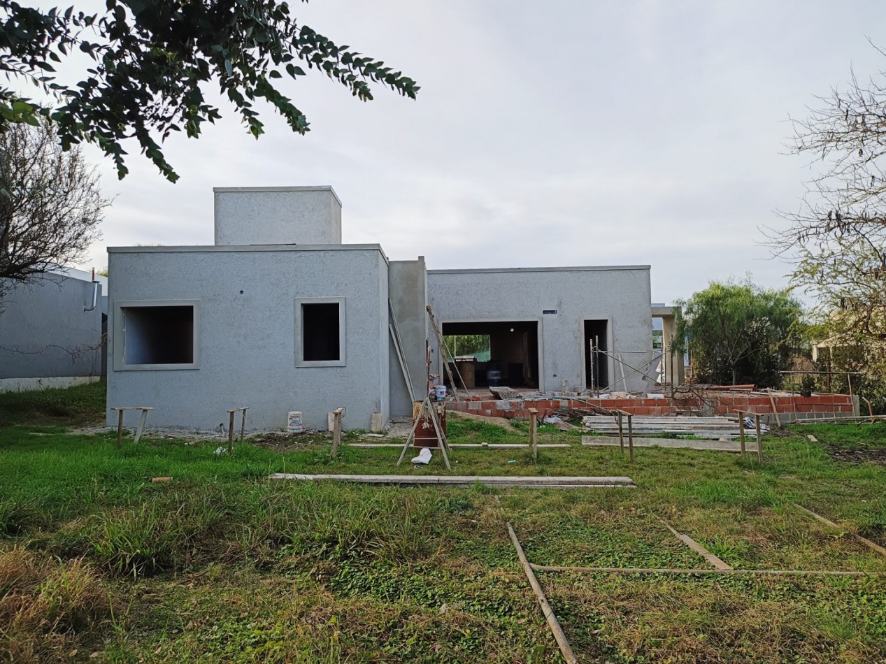 VENDO CASA 3 DORM. A ESTRENAR B° BELA VISTA