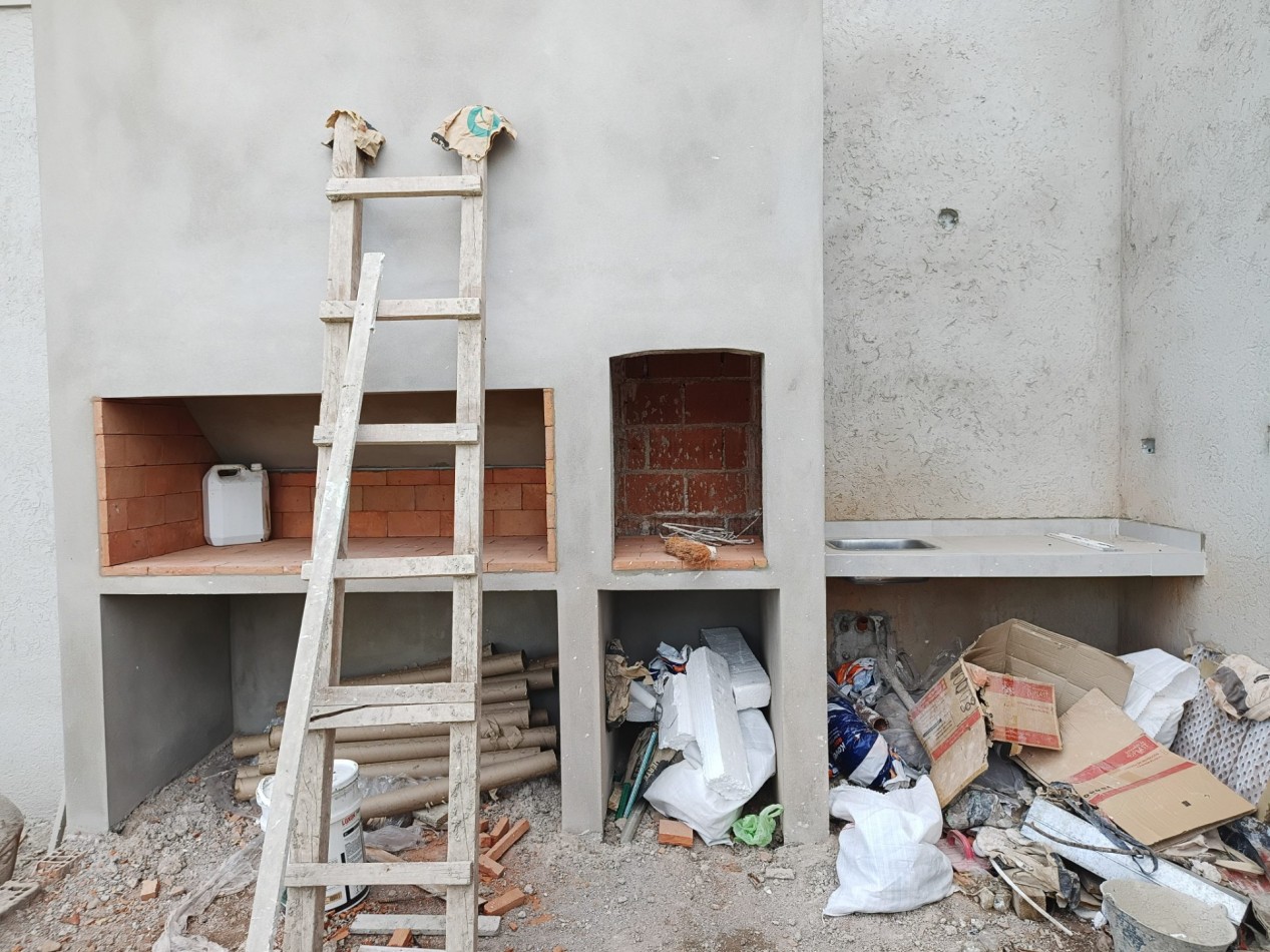 VENDO CASA 3 DORM. A ESTRENAR B° BELA VISTA