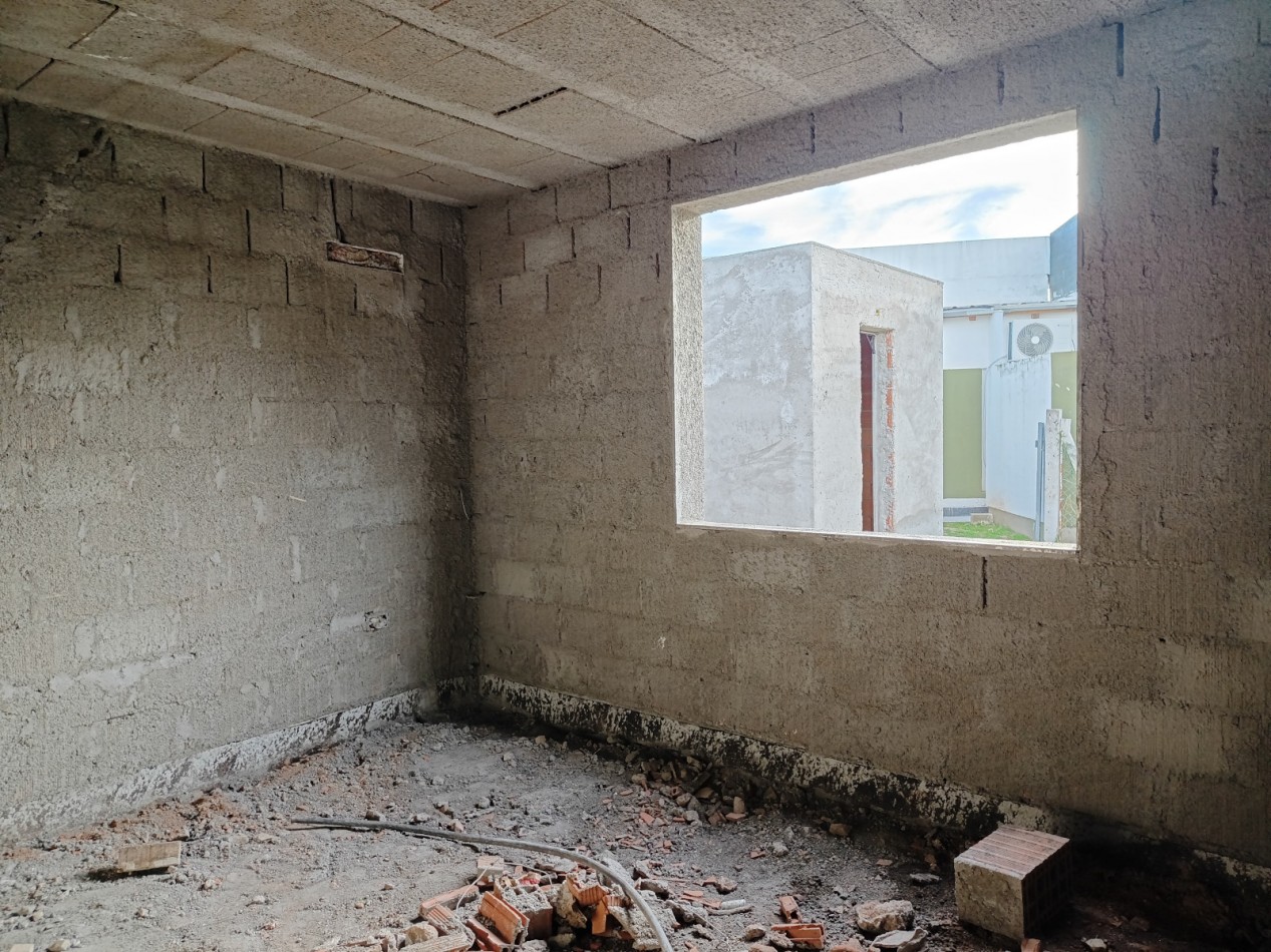 VENDO CASA 3 DORM. + OFICINA A ESTRENAR B° BELA VISTA. 