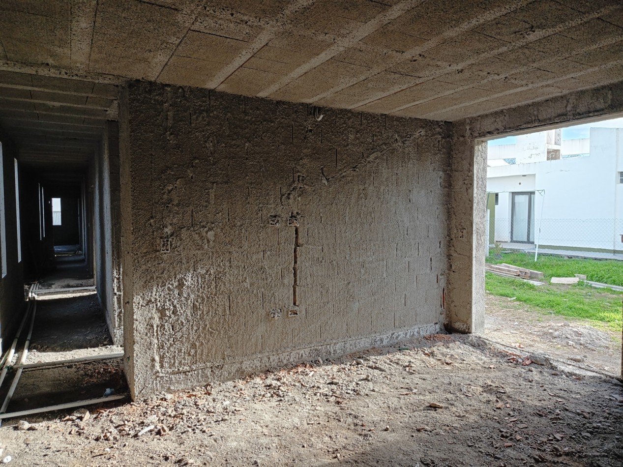 VENDO CASA 3 DORM. + OFICINA A ESTRENAR B° BELA VISTA. 