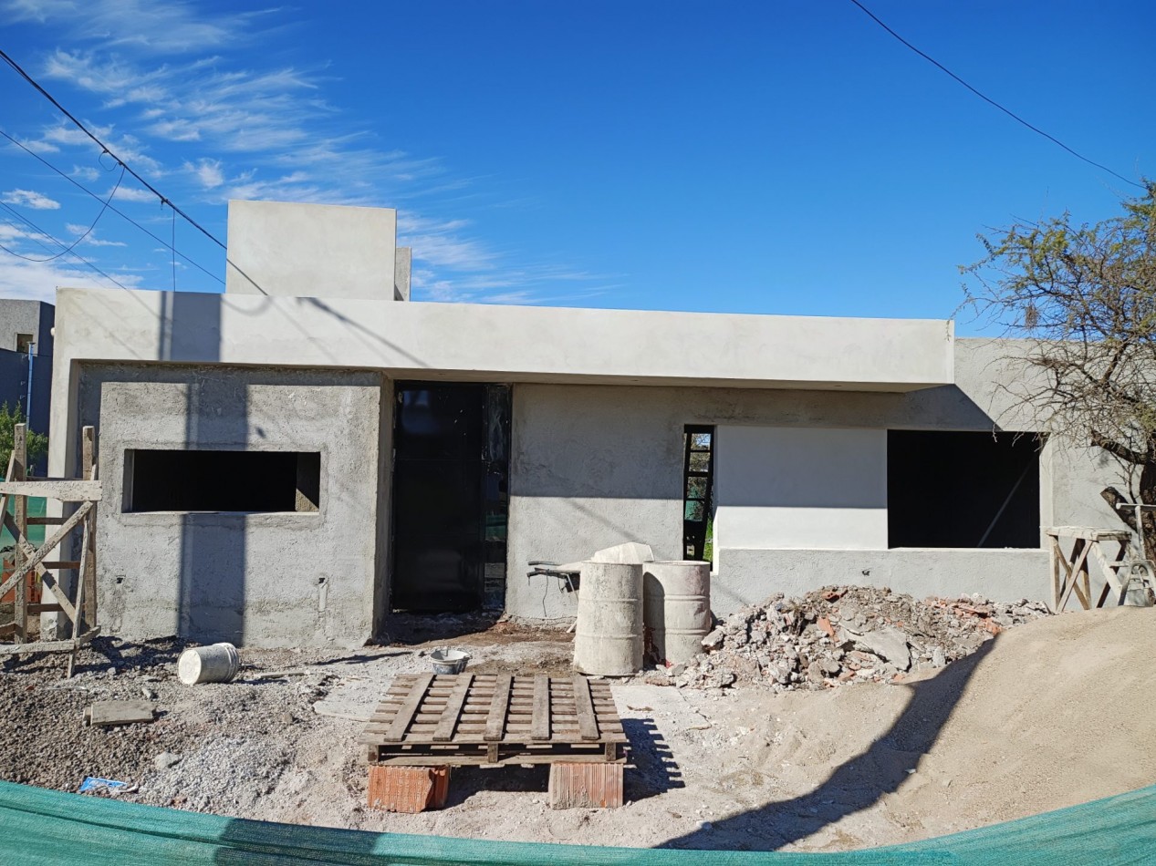 Vendo casa de 3 dormitorios a estrenar en Villa Catalina.