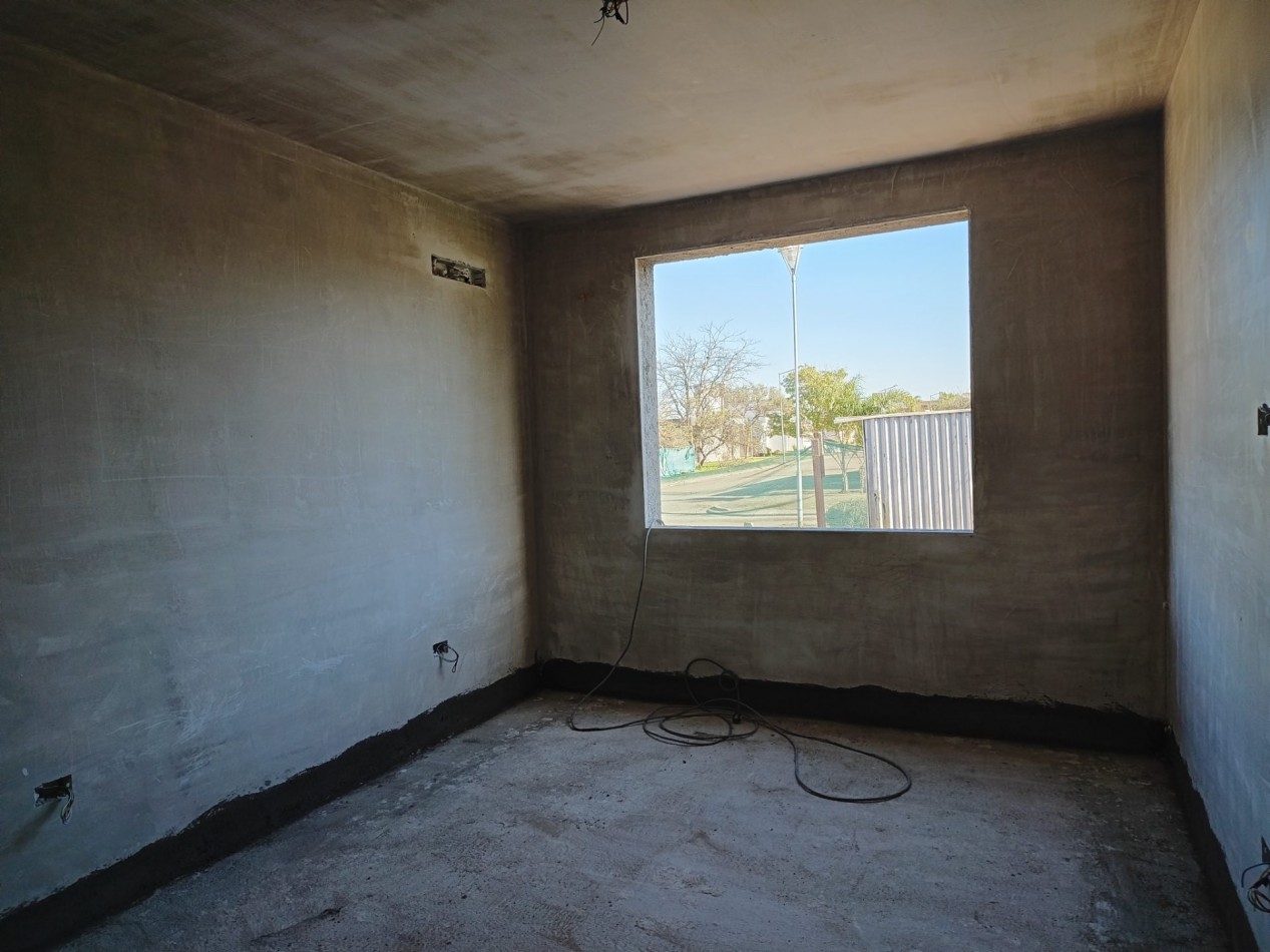VENDO CASA 3 DORM. + OFICINA A ESTRENAR B° BELA VISTA. 