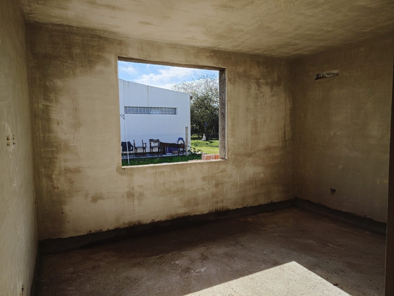 VENDO CASA 3 DORM. + OFICINA A ESTRENAR B° BELA VISTA. 