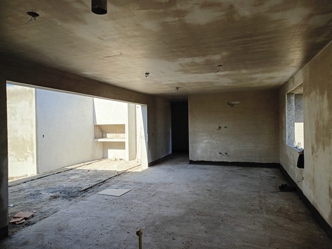 VENDO CASA 3 DORM. + OFICINA A ESTRENAR B° BELA VISTA. 