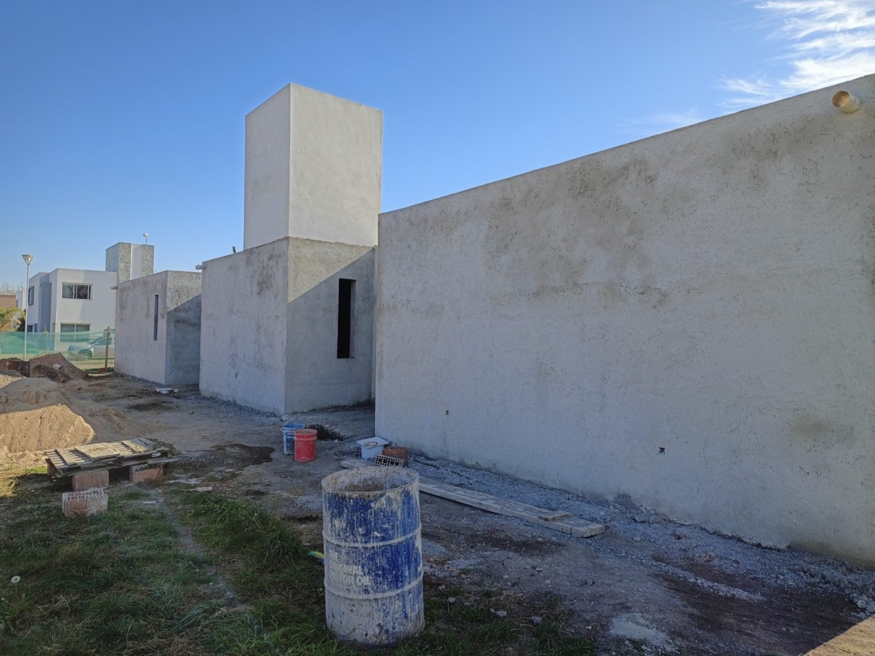 VENDO CASA 3 DORM. + OFICINA A ESTRENAR B° BELA VISTA. 