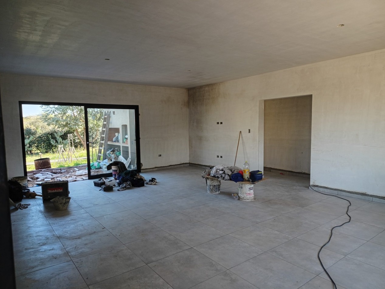 VENDO CASA 3 DORM. A ESTRENAR B° BELA VISTA