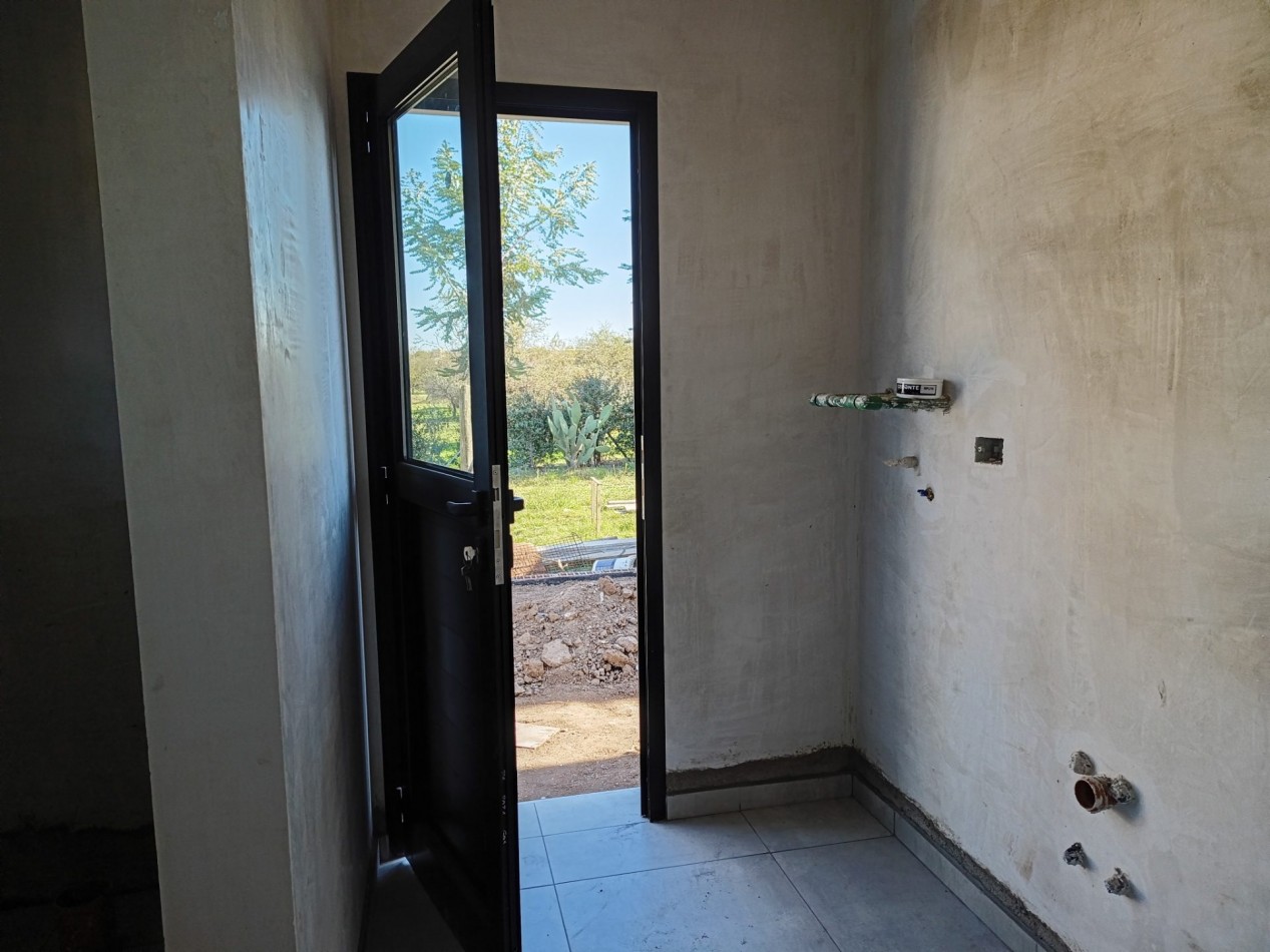 VENDO CASA 3 DORM. A ESTRENAR B° BELA VISTA