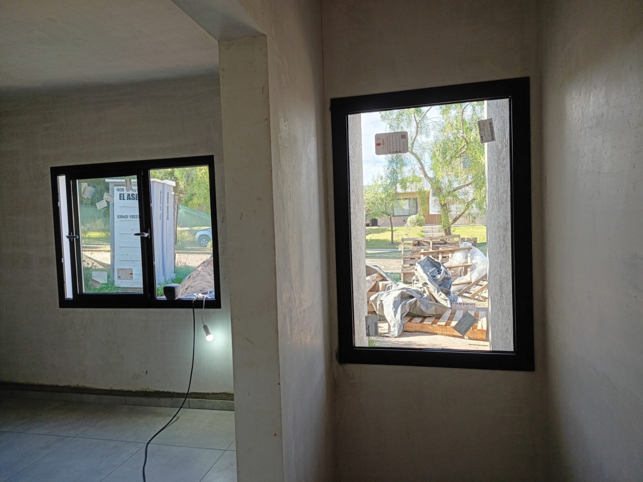 VENDO CASA 3 DORM. A ESTRENAR B° BELA VISTA
