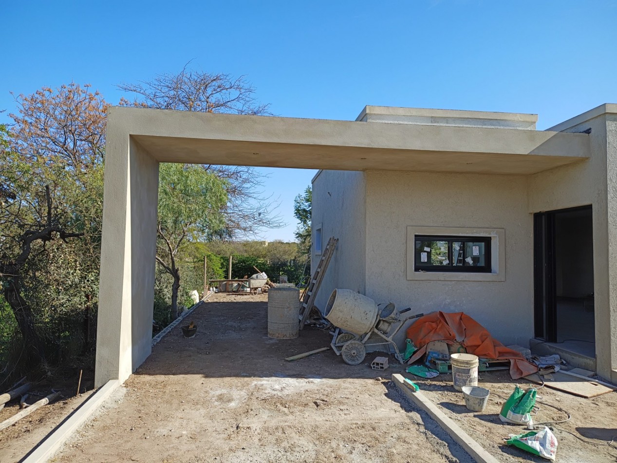 VENDO CASA 3 DORM. A ESTRENAR B° BELA VISTA
