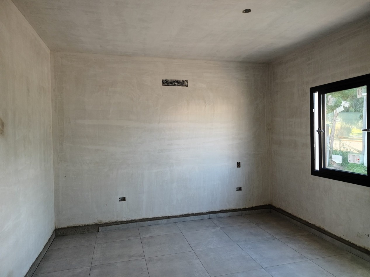 VENDO CASA 3 DORM. A ESTRENAR B° BELA VISTA