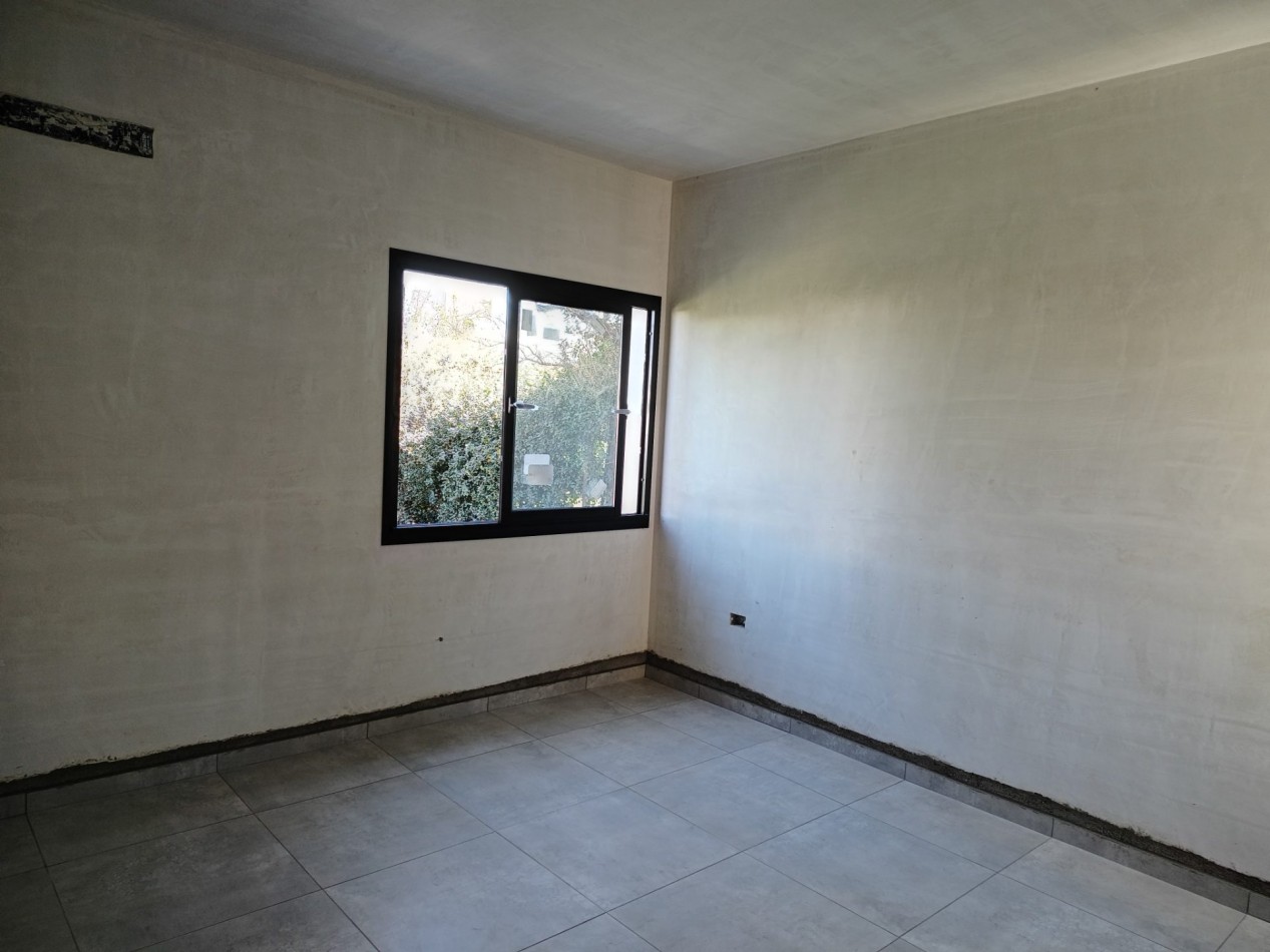 VENDO CASA 3 DORM. A ESTRENAR B° BELA VISTA