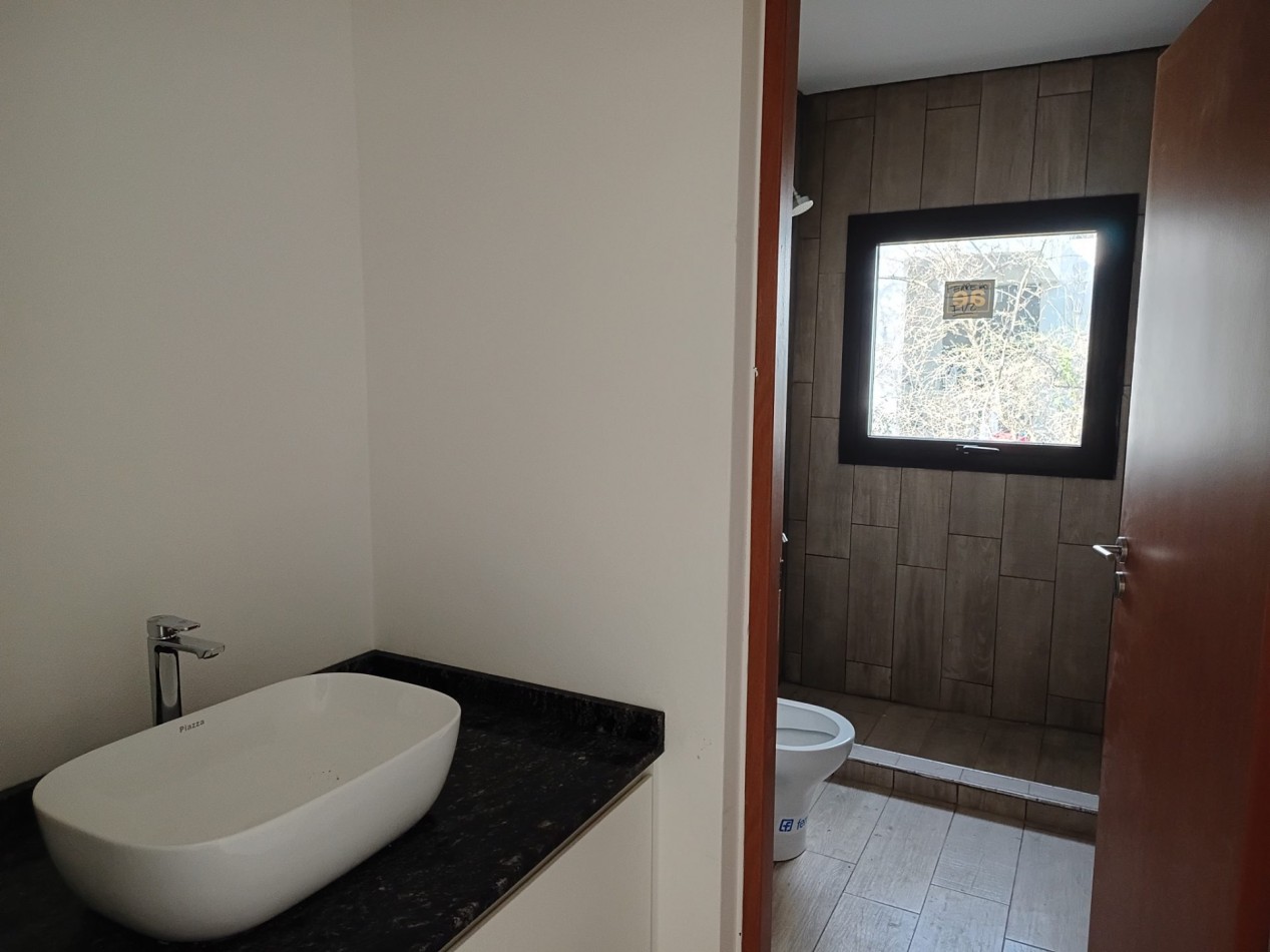 VENDO CASA 2 DORM. B° VILLA CATALINA. A ESTRENAR.