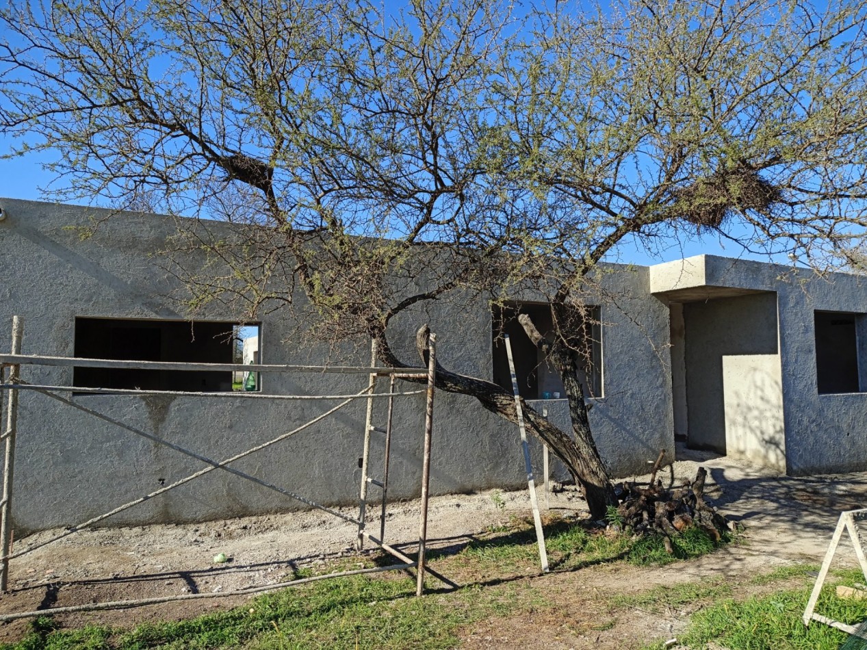 VENDO CASA 3 DORM. + OFICINA A ESTRENAR B° BELA VISTA. 