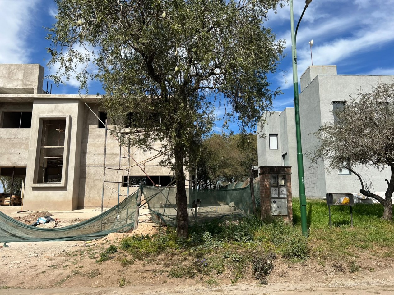 Lote en venta Valle del Golf. 863 m2. 