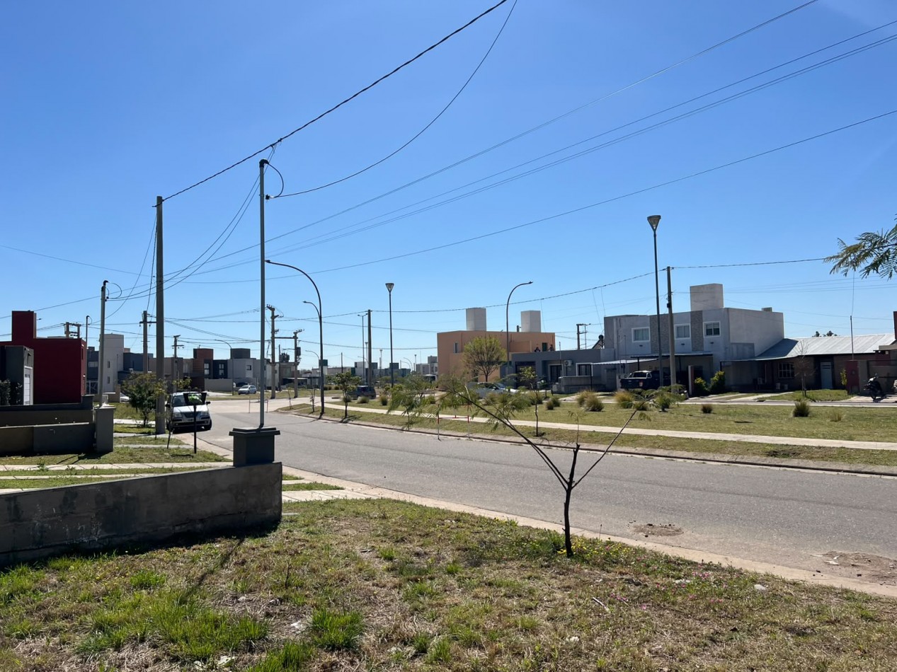 LOTE EN VENTA VALLE CERCANO. LOS JUEGOS. CON ESCRITURA. APTO DUPLEX. 