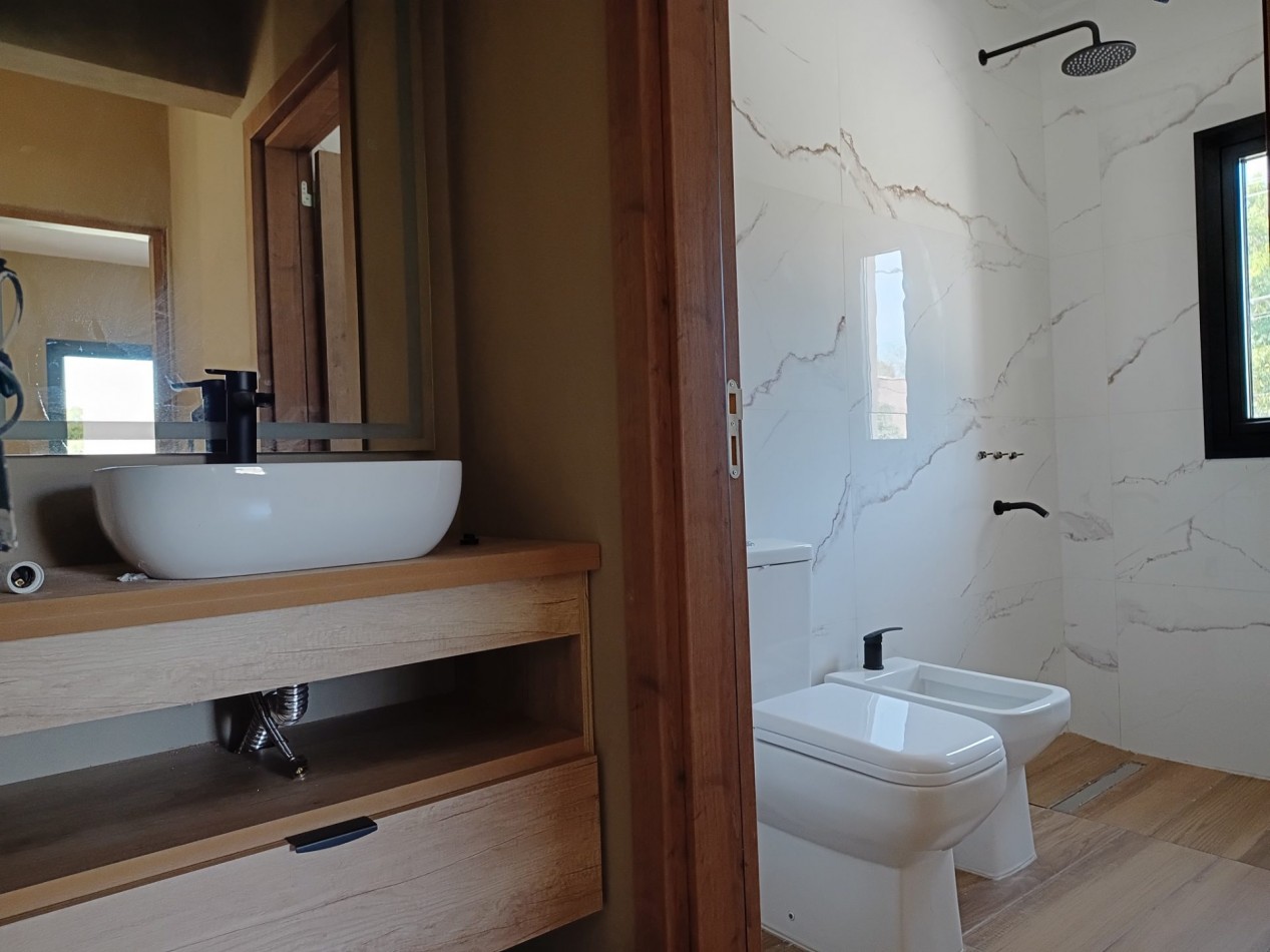 VENDO MODERNA CASA 2 DORMITORIOS A ESTRENAR VILLA CATALINA. APTO CREDITO