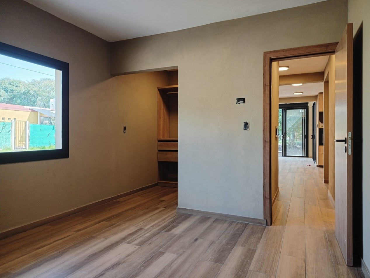 VENDO MODERNA CASA 2 DORMITORIOS A ESTRENAR VILLA CATALINA. APTO CREDITO