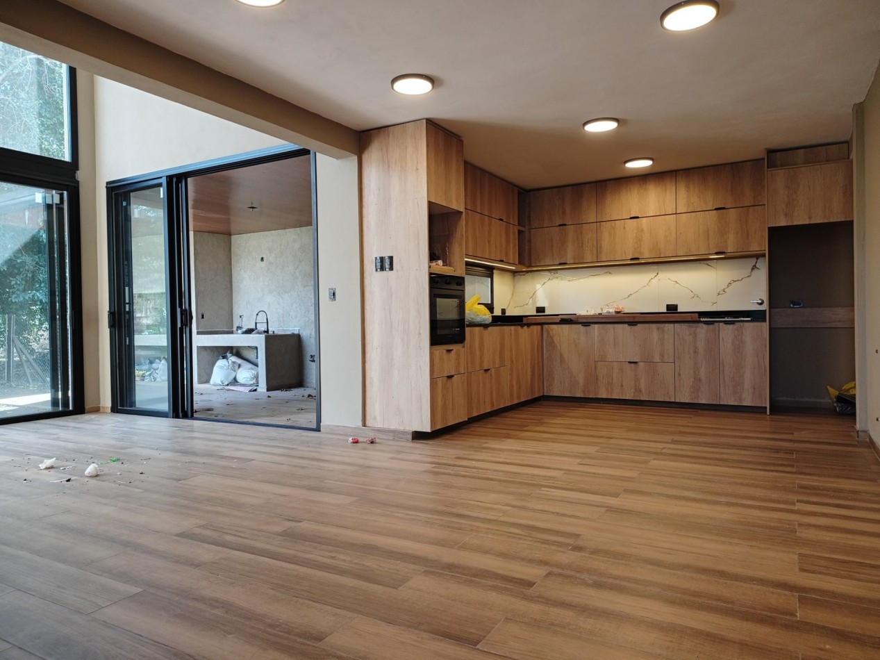 VENDO MODERNA CASA 2 DORMITORIOS A ESTRENAR VILLA CATALINA. APTO CREDITO