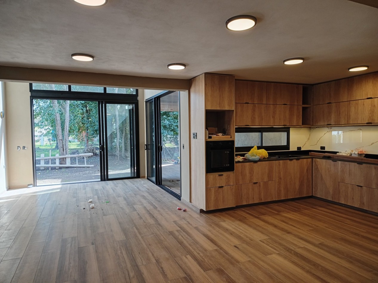 VENDO MODERNA CASA 2 DORMITORIOS A ESTRENAR VILLA CATALINA. APTO CREDITO