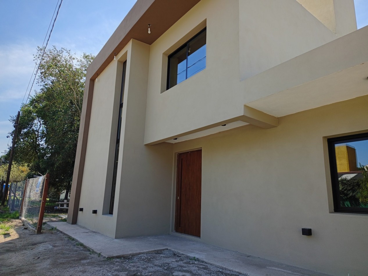 VENDO MODERNA CASA 2 DORMITORIOS A ESTRENAR VILLA CATALINA. APTO CREDITO