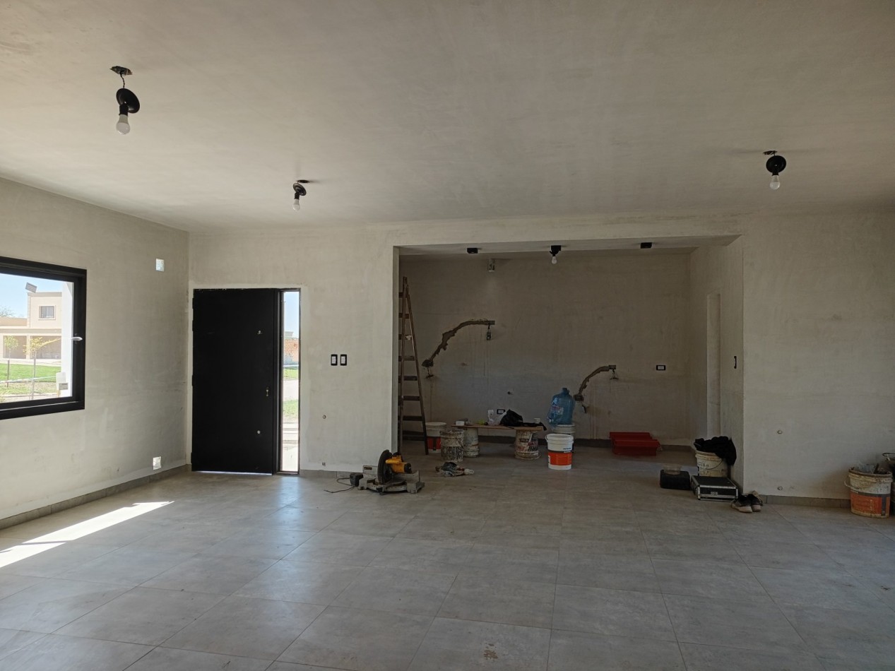 VENDO CASA 3 DORM. A ESTRENAR B° BELA VISTA