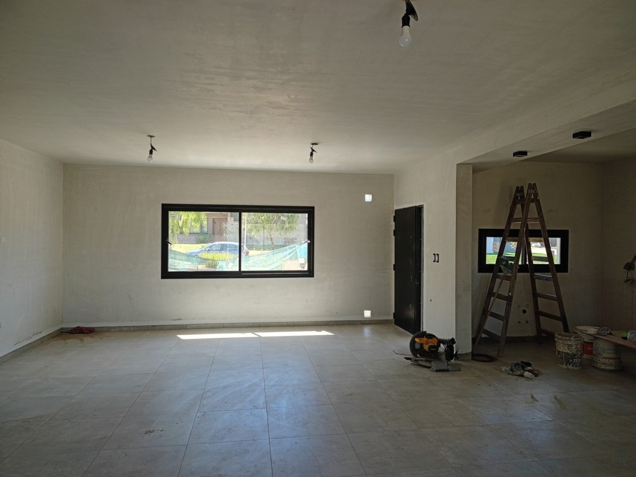 VENDO CASA 3 DORM. A ESTRENAR B° BELA VISTA