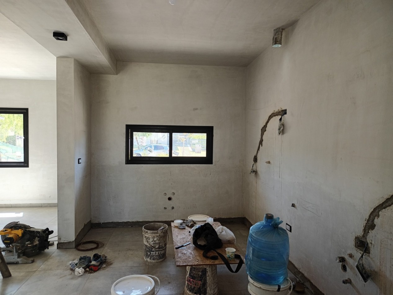 VENDO CASA 3 DORM. A ESTRENAR B° BELA VISTA