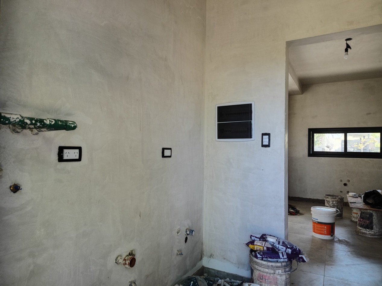 VENDO CASA 3 DORM. A ESTRENAR B° BELA VISTA