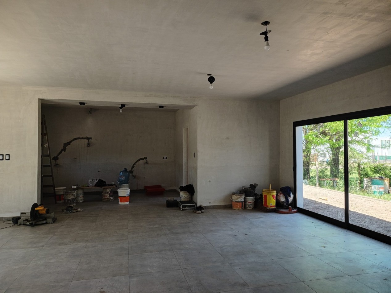 VENDO CASA 3 DORM. A ESTRENAR B° BELA VISTA