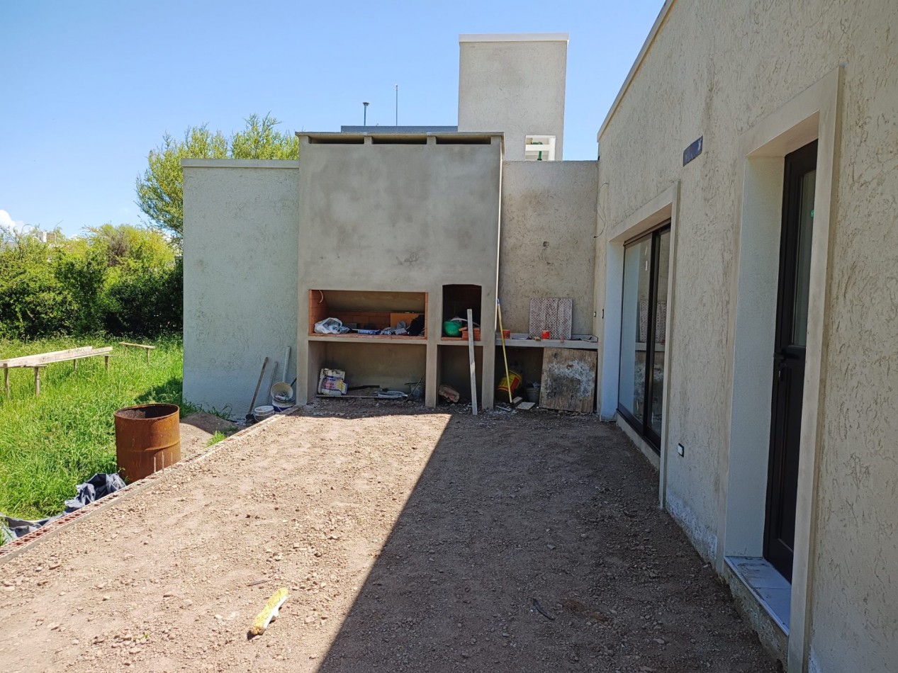 VENDO CASA 3 DORM. A ESTRENAR B° BELA VISTA